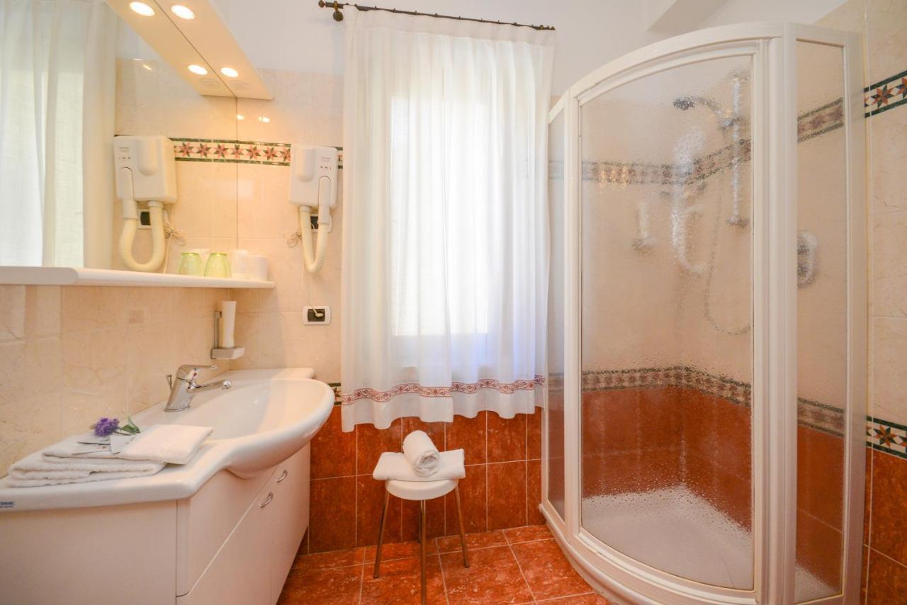 Hotel Corona Pinzolo Extérieur photo