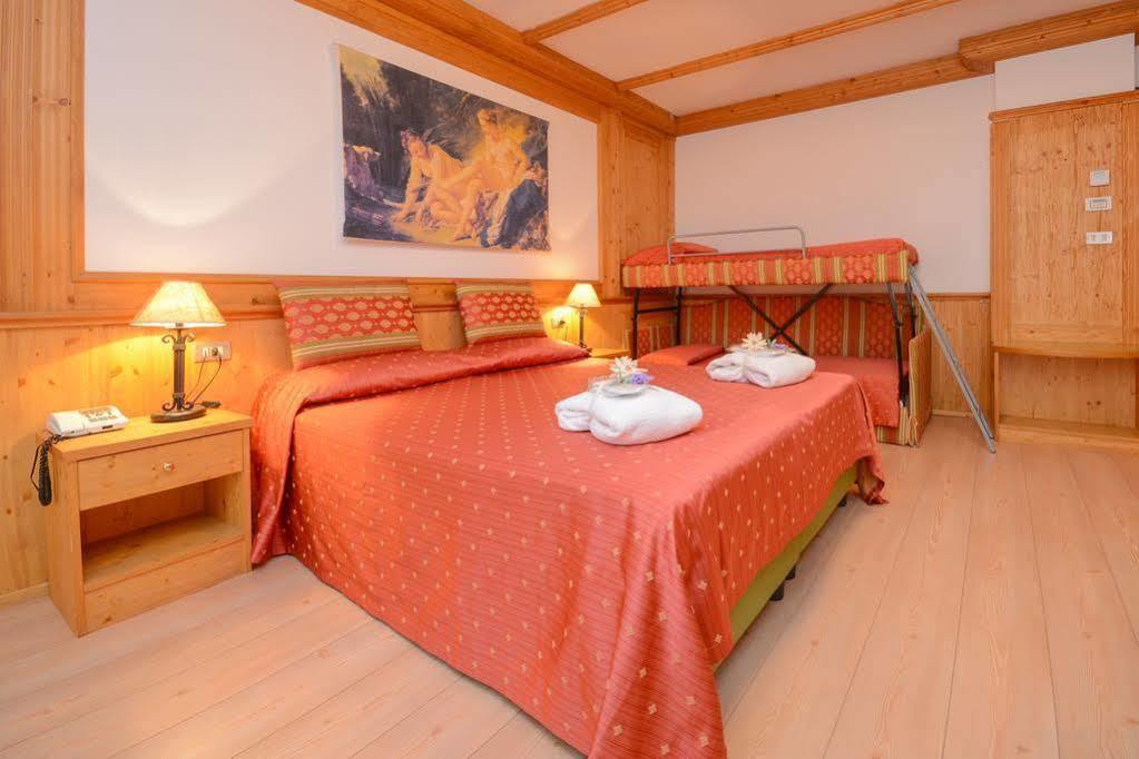 Hotel Corona Pinzolo Extérieur photo