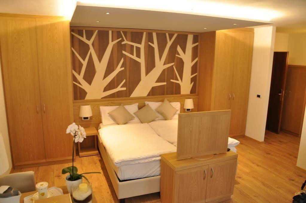 Hotel Corona Pinzolo Extérieur photo